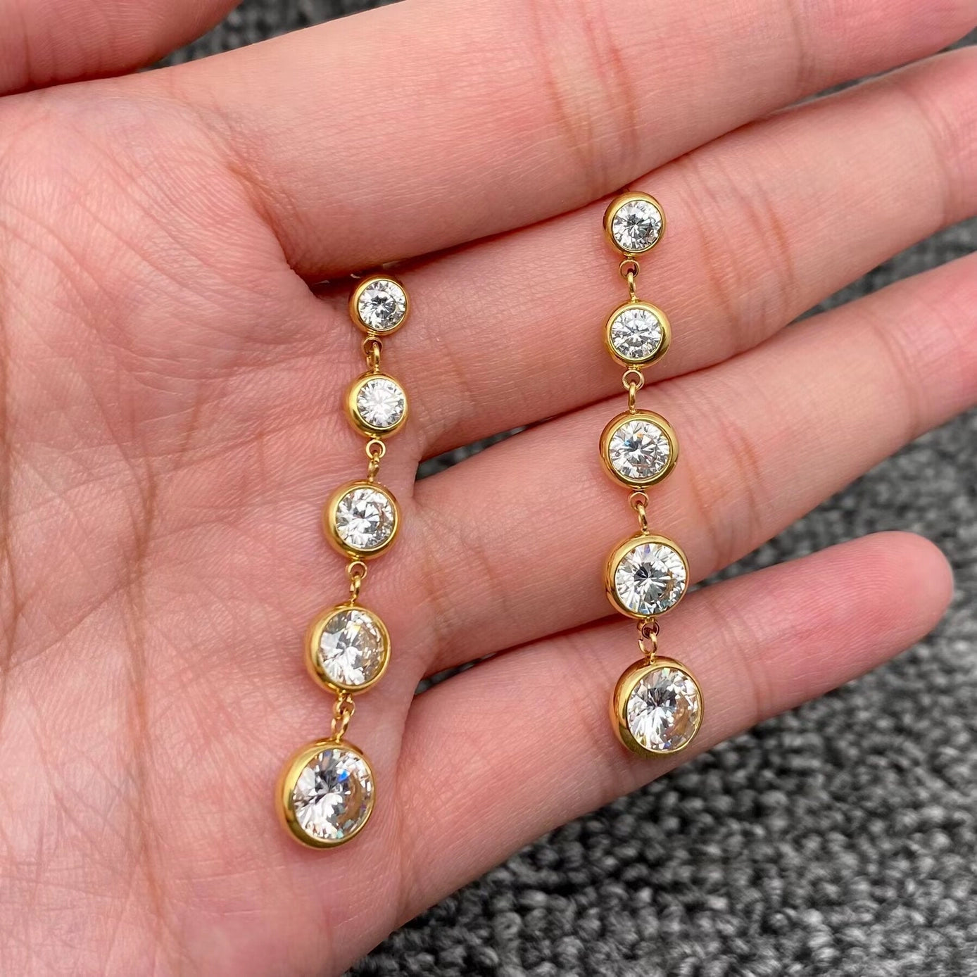 Brincos Pendentes Dourados com Zircônias