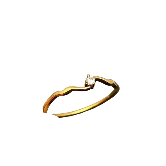 Anel ondulado em aço inoxidável banhado a ouro 18K incrustado em zircão
